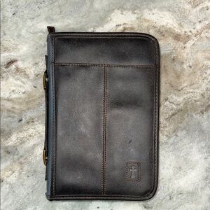 Aviator Bible Cover, Zippered, with Handle, Leather Look, Brown, Large